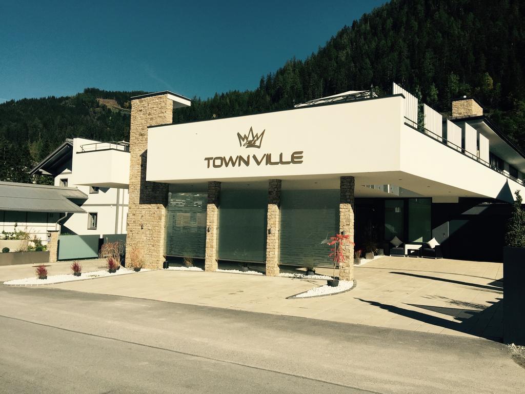 Townville Flachau Room photo
