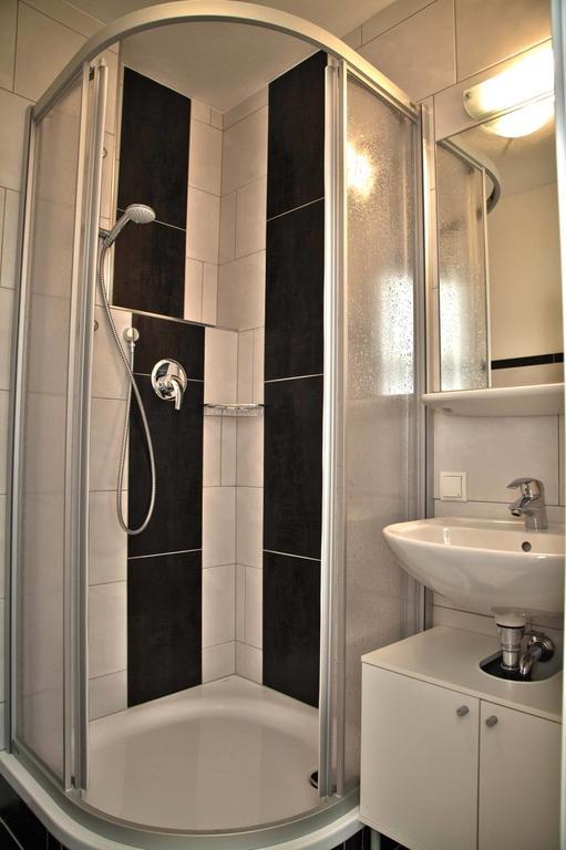 Townville Flachau Room photo